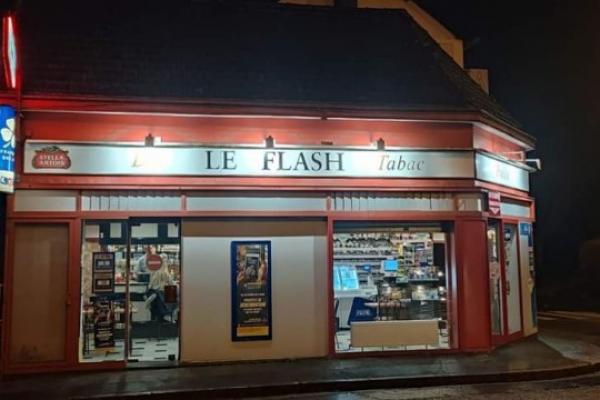 Pose d'éclairages extérieur au  BAR LE FLASH  à Déville-lès-Rouen